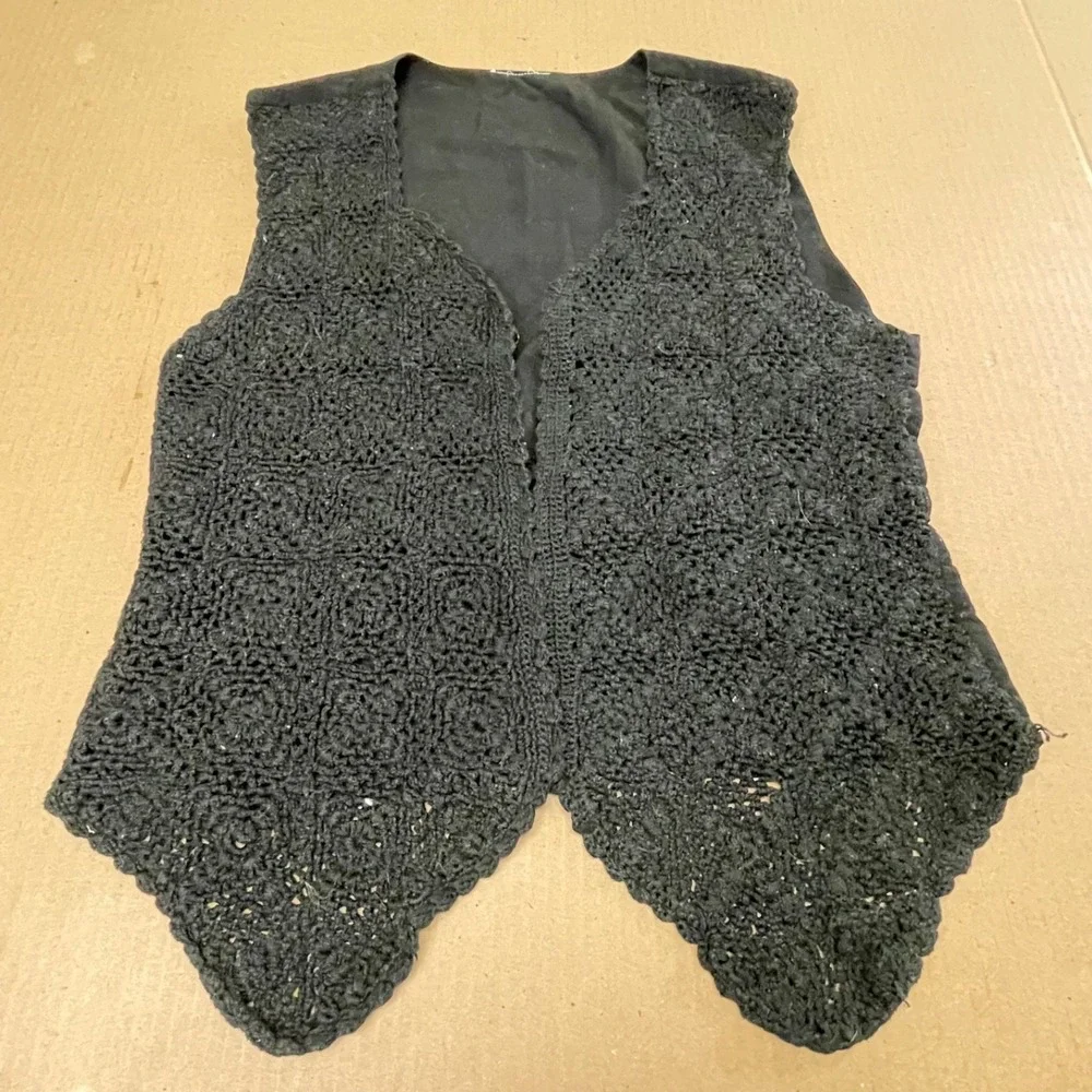 Vintage Womens Black Crochet Vest Med Belted Back Boho Hippie Whimsigoth Cottage